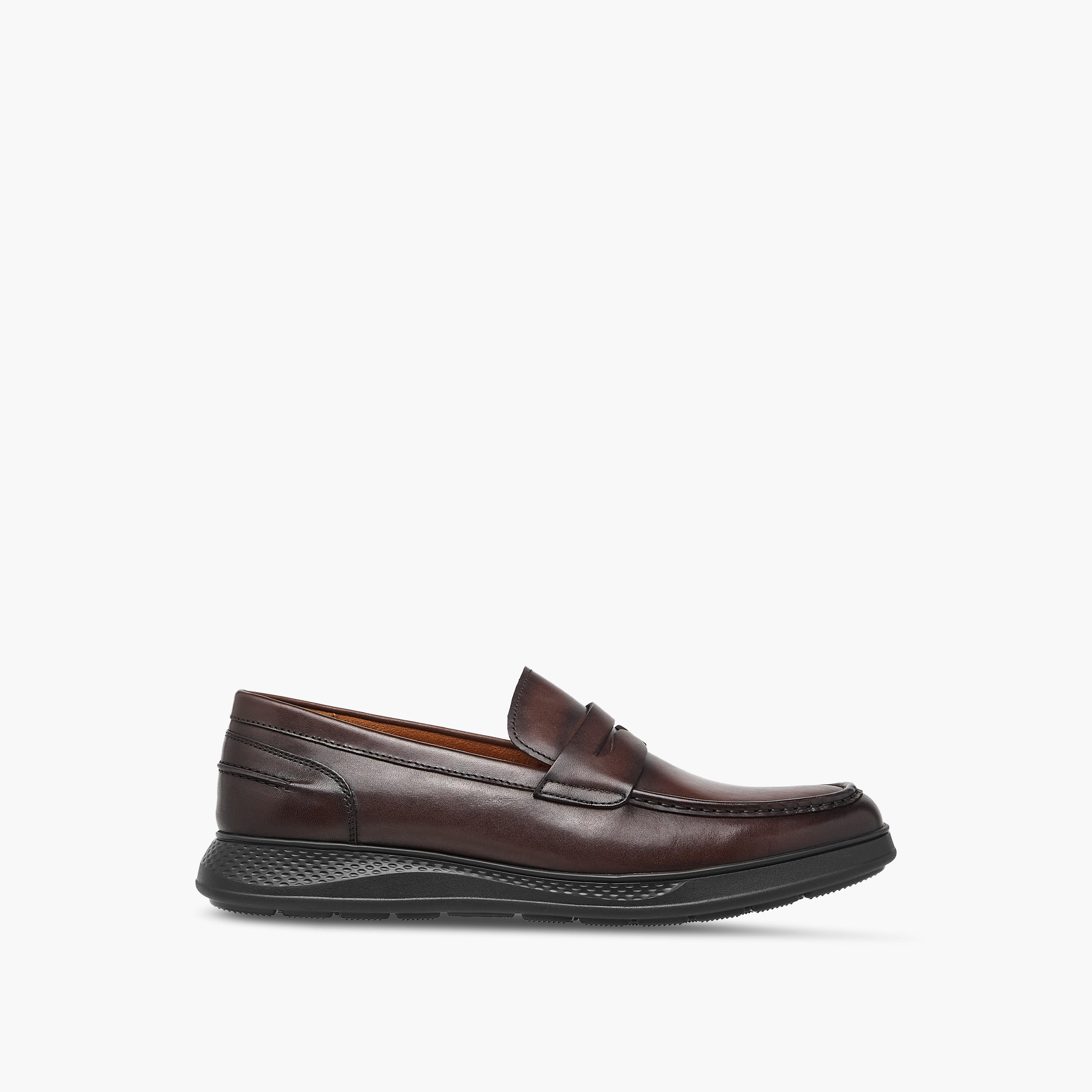 Le Confort Leather Solid Slip-On Loafers-men-shoes-loafersandmoccasins-image-3