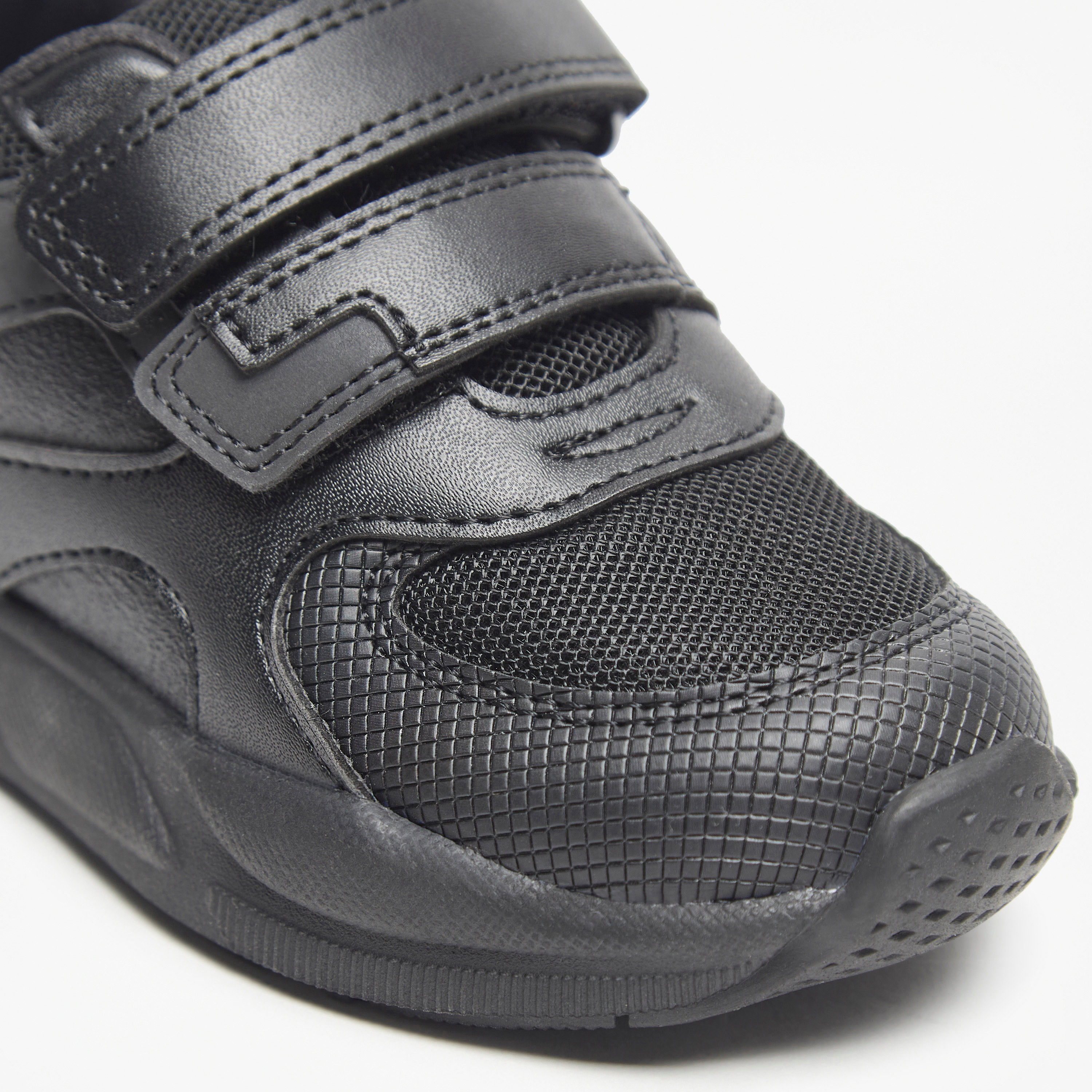 حذاء مدرسي شبك بارز الملمس بشريط إغلاق لاصق للأطفال من جونيورز -boys-shoes-schoolshoes-image-5