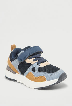 حذاء سنيكرز متعدد التصاميم بشريط إغلاق لاصق من إل بي إل من شو إكسبرس-boys-shoes-sneakers-image-1