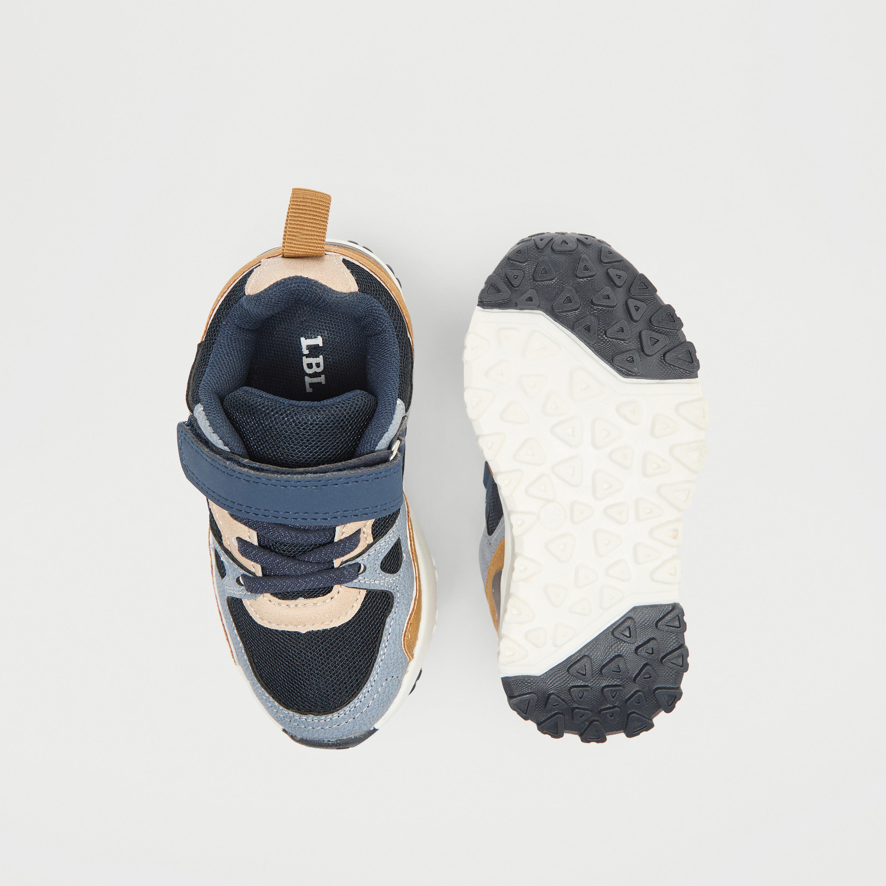 حذاء سنيكرز متعدد التصاميم بشريط إغلاق لاصق من إل بي إل من شو إكسبرس-boys-shoes-sneakers-image-4