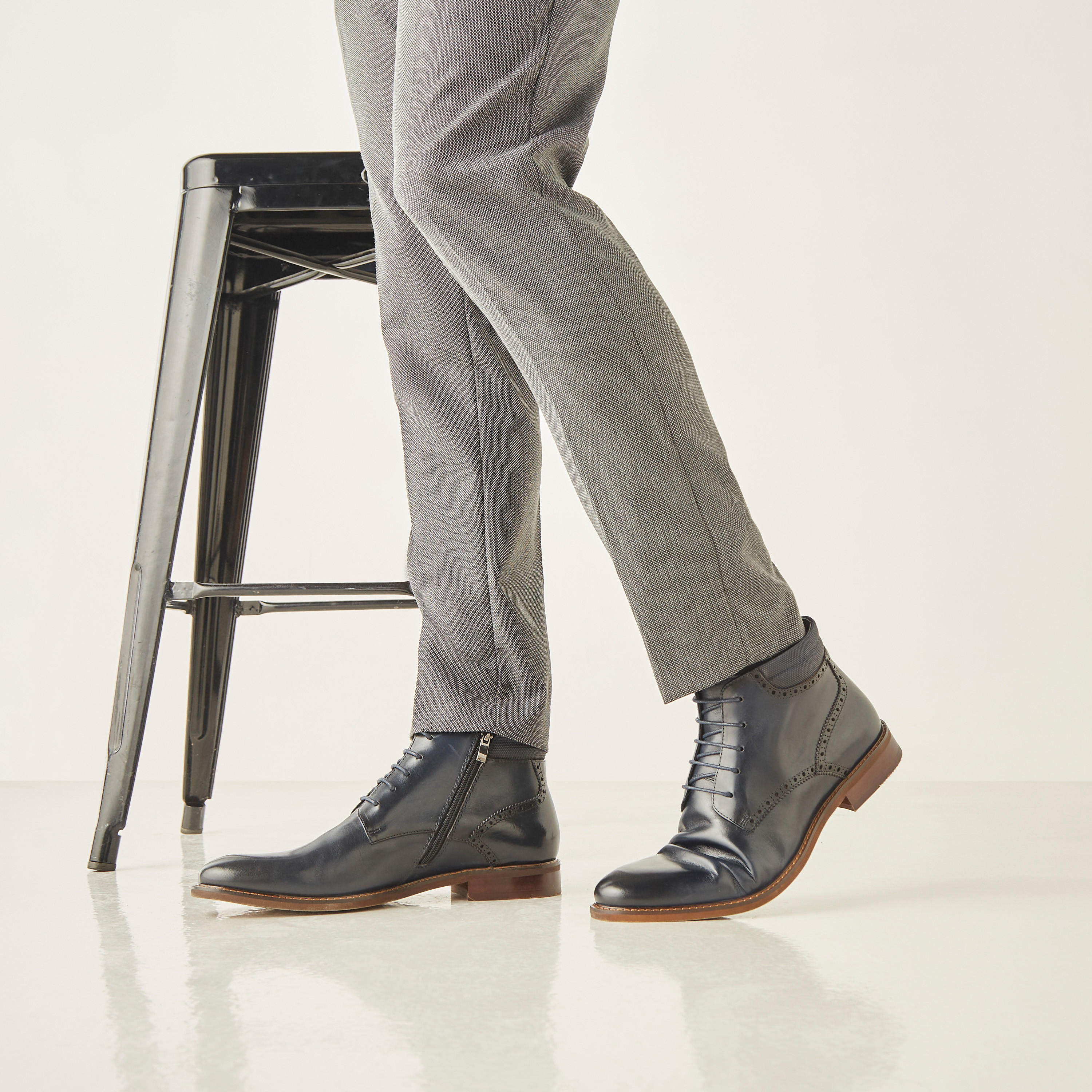 بوت تشوكا مثقّب بدانتيل ودانتيل وسحاب إغلاق للرجال من دوتشيني-men-shoes-boots-image-2