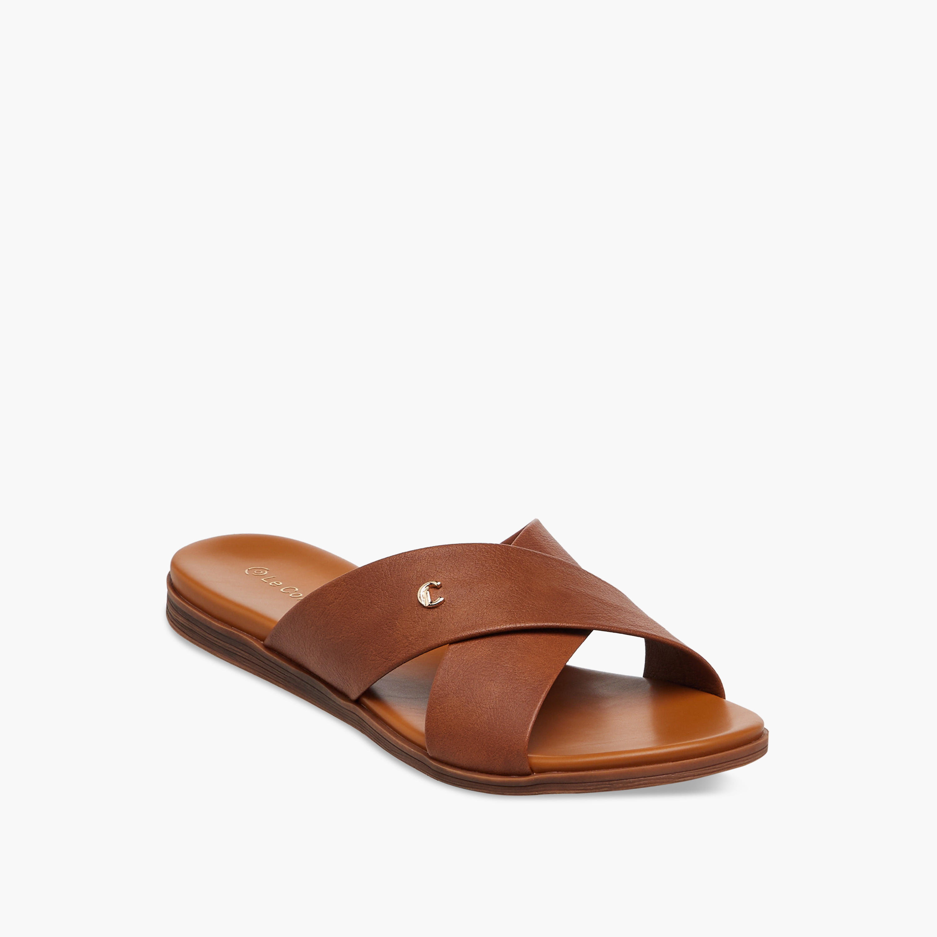 صندل سادة مريح بأحزمة متقاطعة من لو كونفورت-women-shoes-flats-sandals-image-5