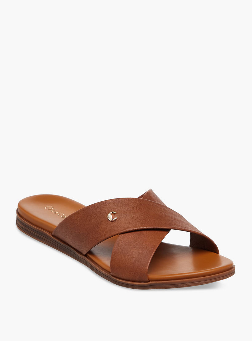 صندل سادة مريح بأحزمة متقاطعة من لو كونفورت-women-shoes-flats-sandals-image-5