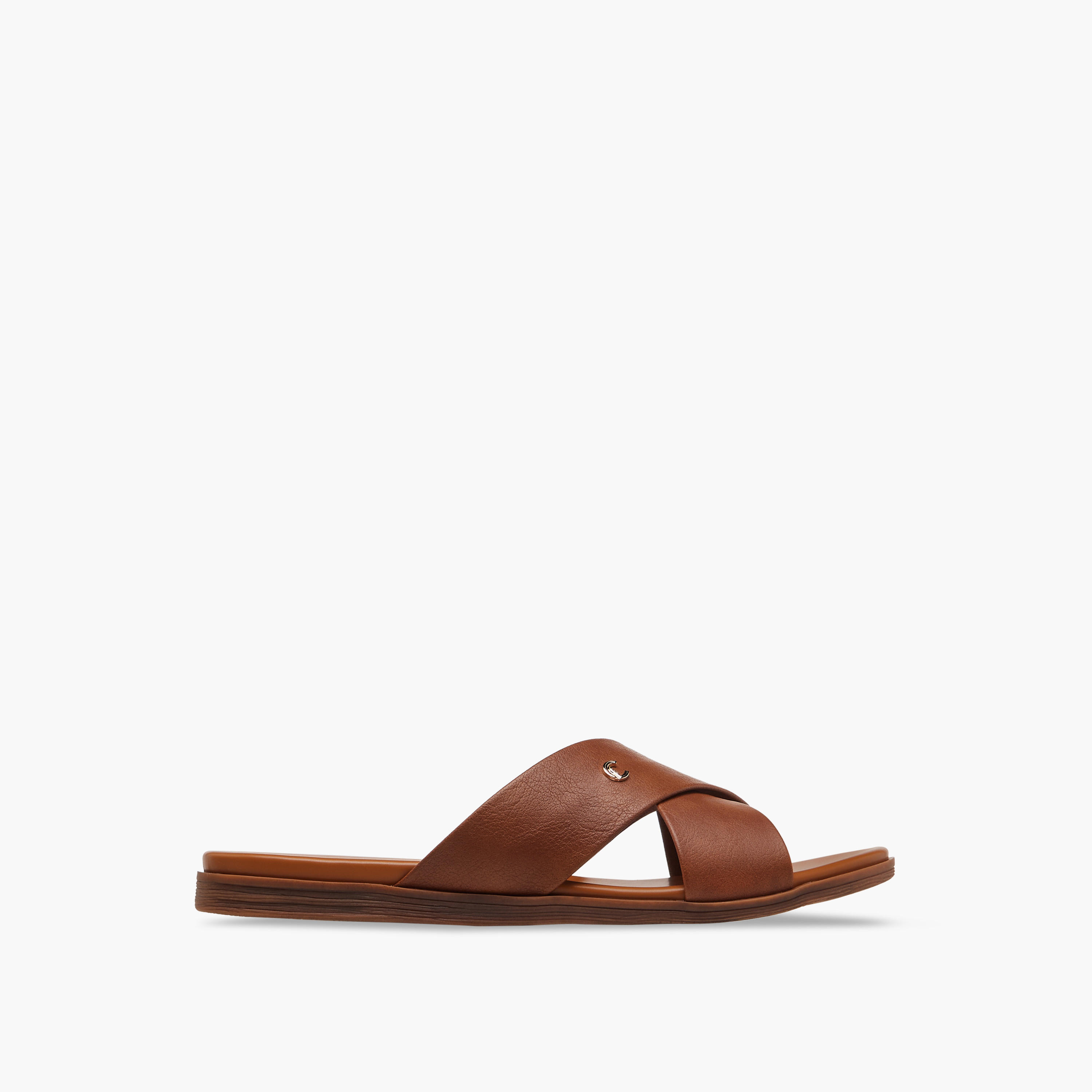صندل سادة مريح بأحزمة متقاطعة من لو كونفورت-women-shoes-flats-sandals-image-4