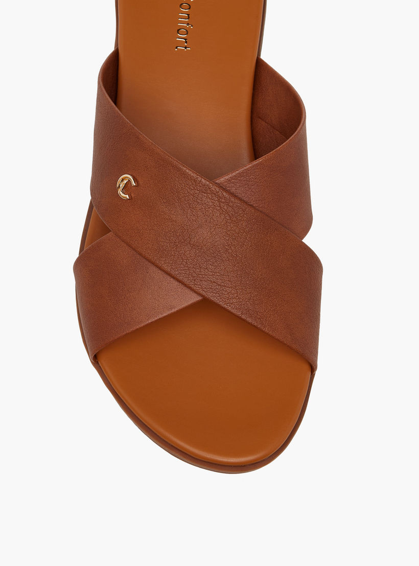 صندل سادة مريح بأحزمة متقاطعة من لو كونفورت-women-shoes-flats-sandals-image-3